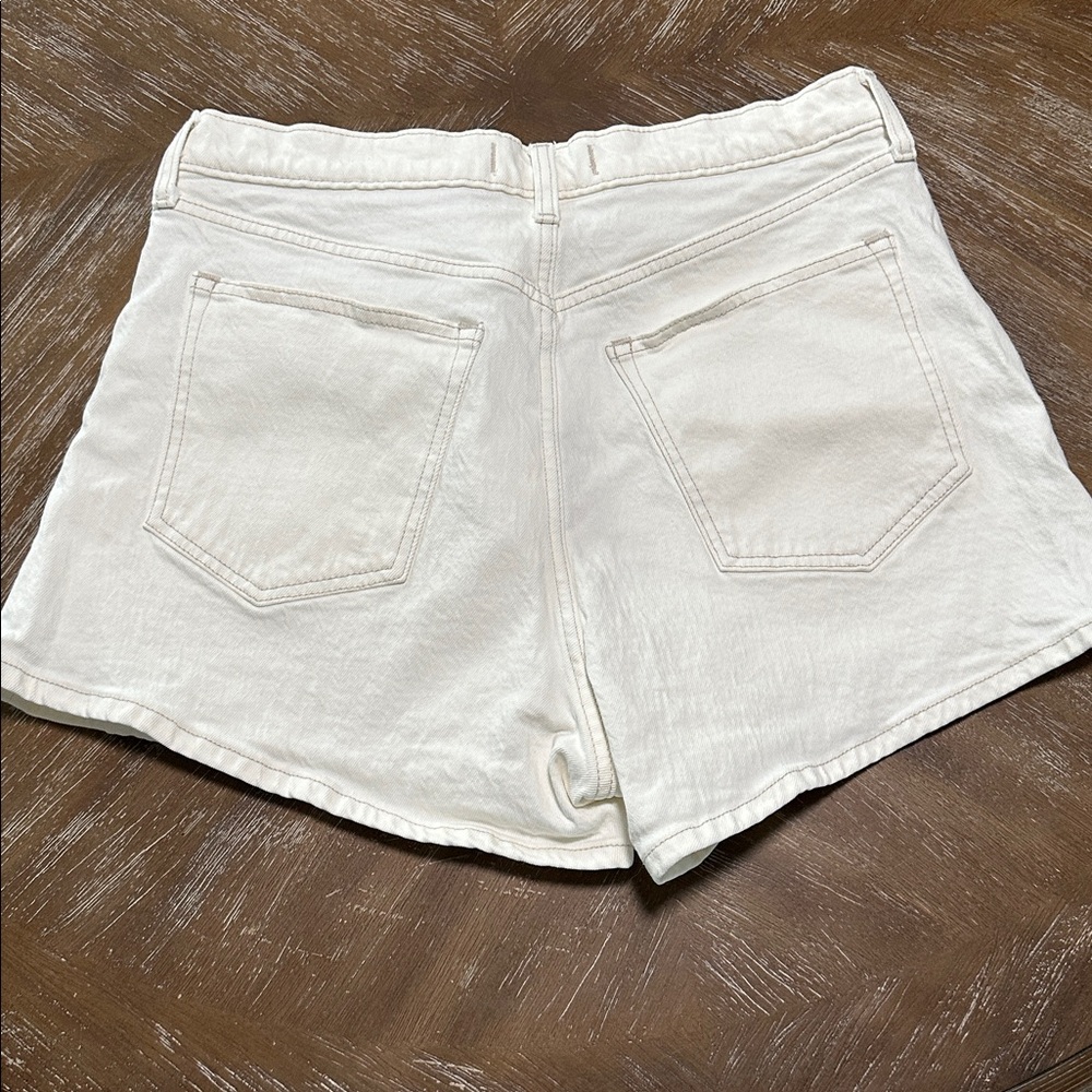 A&F 90’s Relaxed High Rise Cutoff Short - Picture 3 of 3